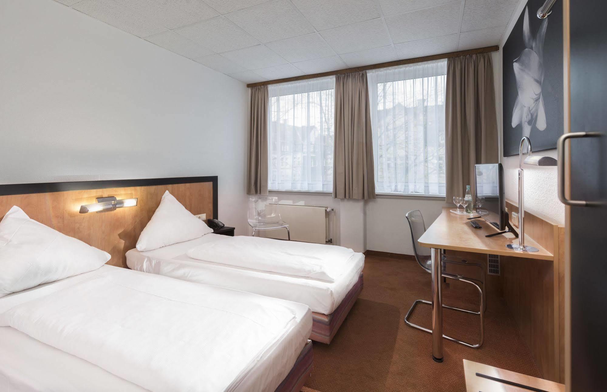 Days Inn Dortmund West Esterno foto